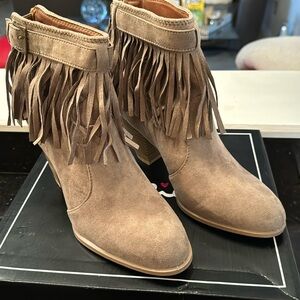 NWT Qupid Taupe suede booties. Size 6